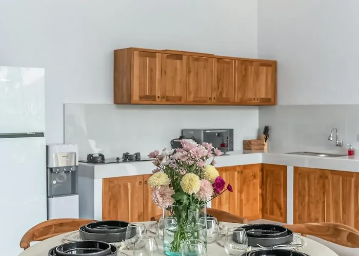 Dan - Tropical & Modern 3br - *